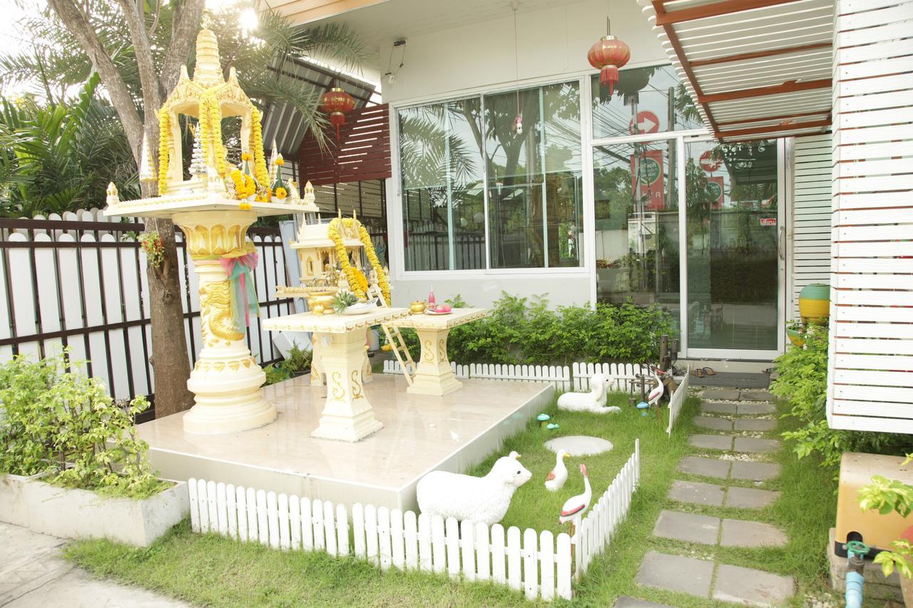 Friend'S House Resort Bangkok Esterno foto